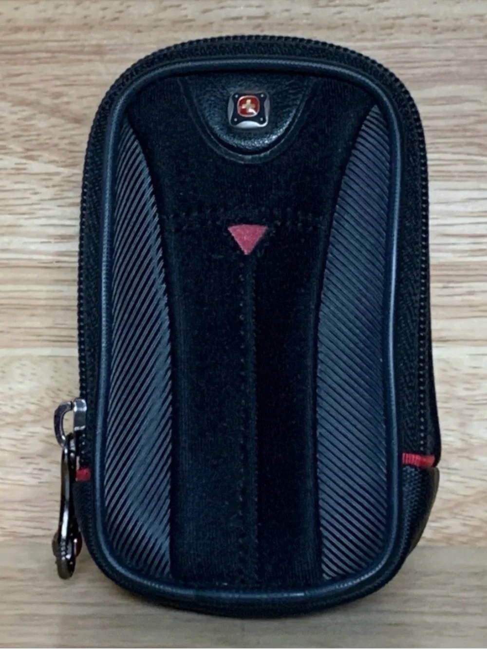 SwissGear Small Black Neoprene Zip Top Camera Case